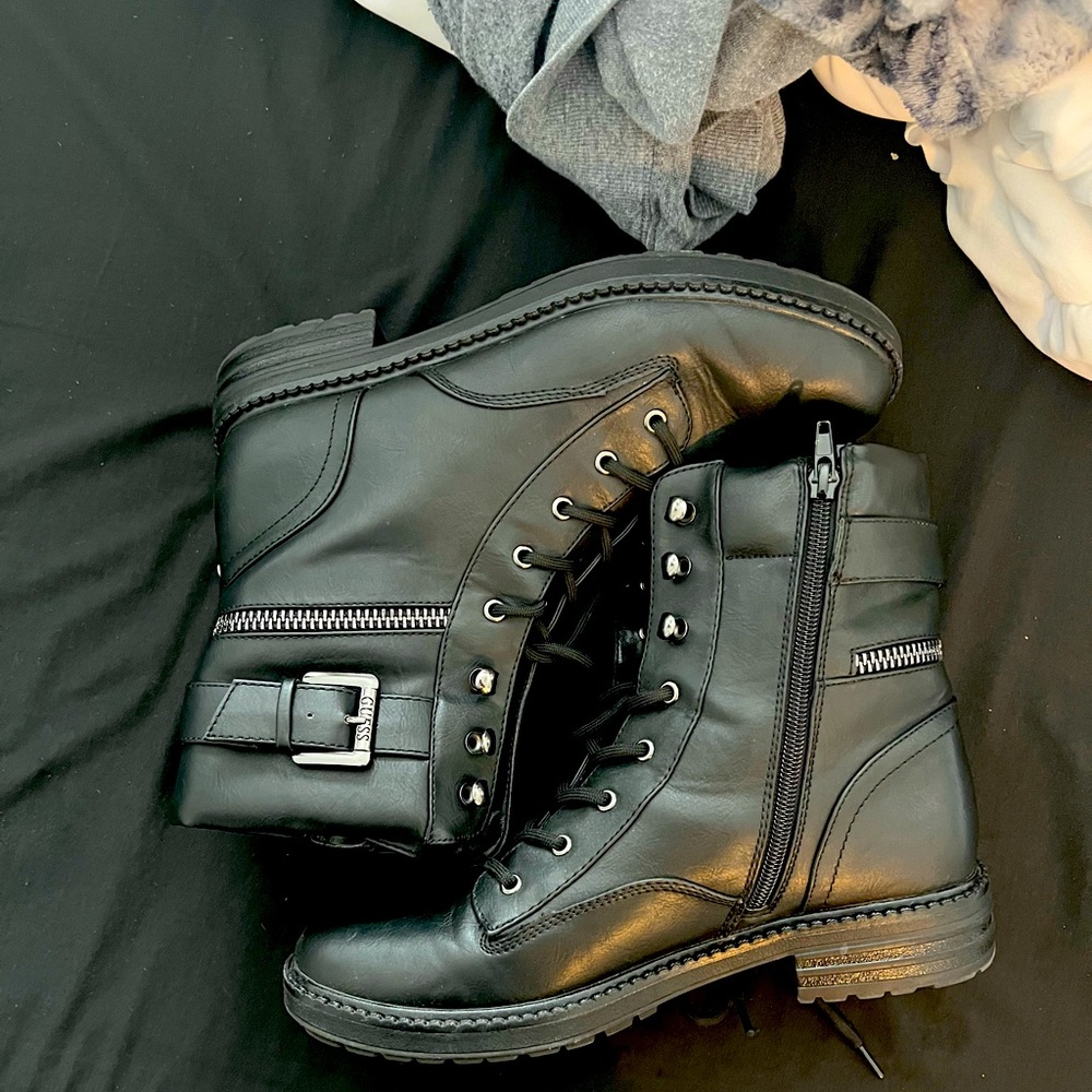 Size 9 women’s Guess Black Boots. Worn a handful of times.